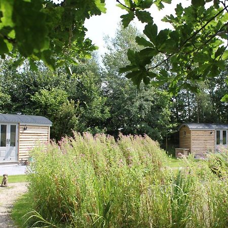 Luxury Shepherds Hut - The Moorhen By The Lake York Bagian luar foto